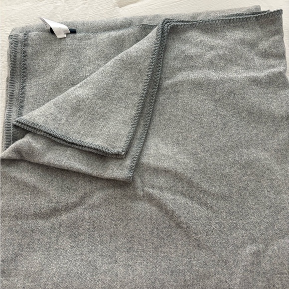 Pendleton Eco-Wise Heathered Gray Wool Blanket King Size - Picture 3 of 4